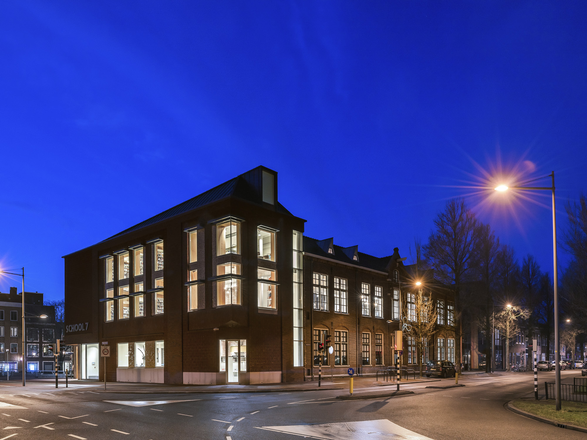 School 7 Bibliotheek